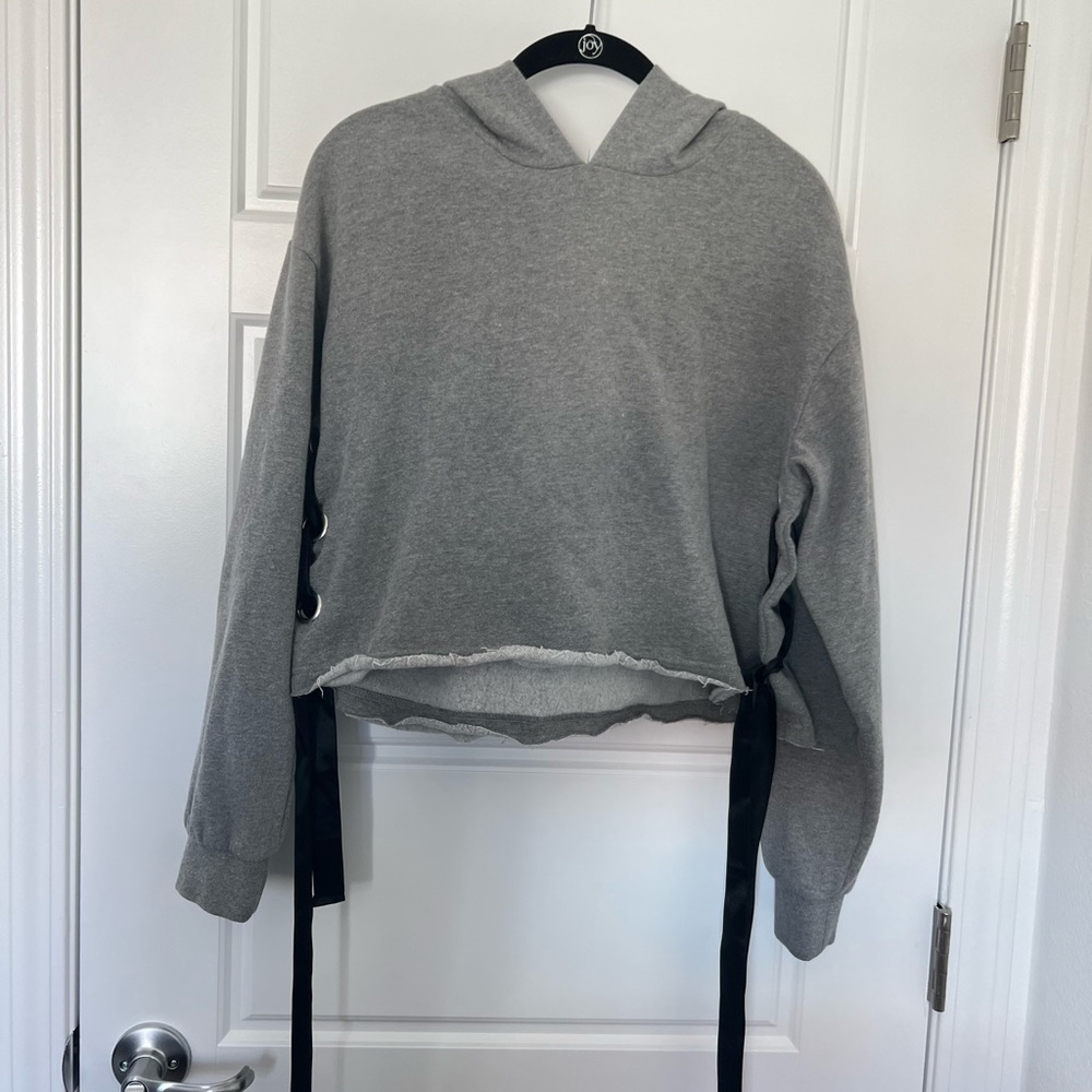 G by Guess Women’s‎ Gray Cropped Sweater Size Large